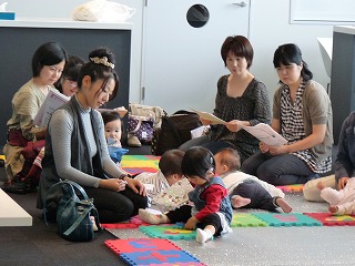 第1回子育て講座に33名が参加、子どもたちも28名が・・・